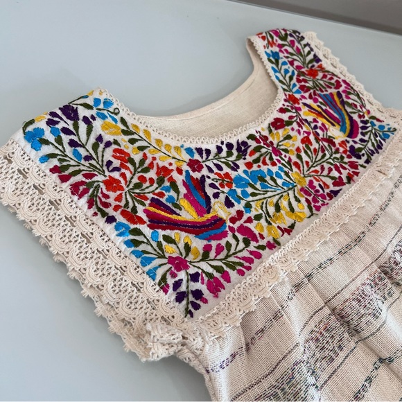 SUMMER TOP | Tan handmade embroidered crocheted shoe sleeve cottage core shirt - Picture 6 of 16